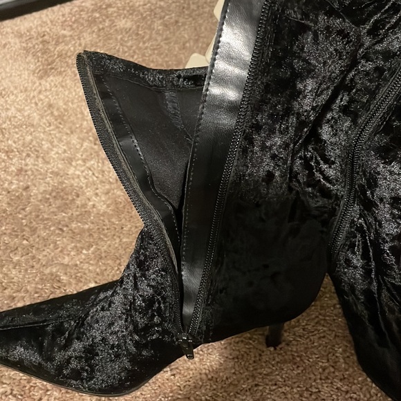 Velvet black booties heels pointed toe soft fabric lined size 6 OPEN To OFFERS - Picture 8 of 11